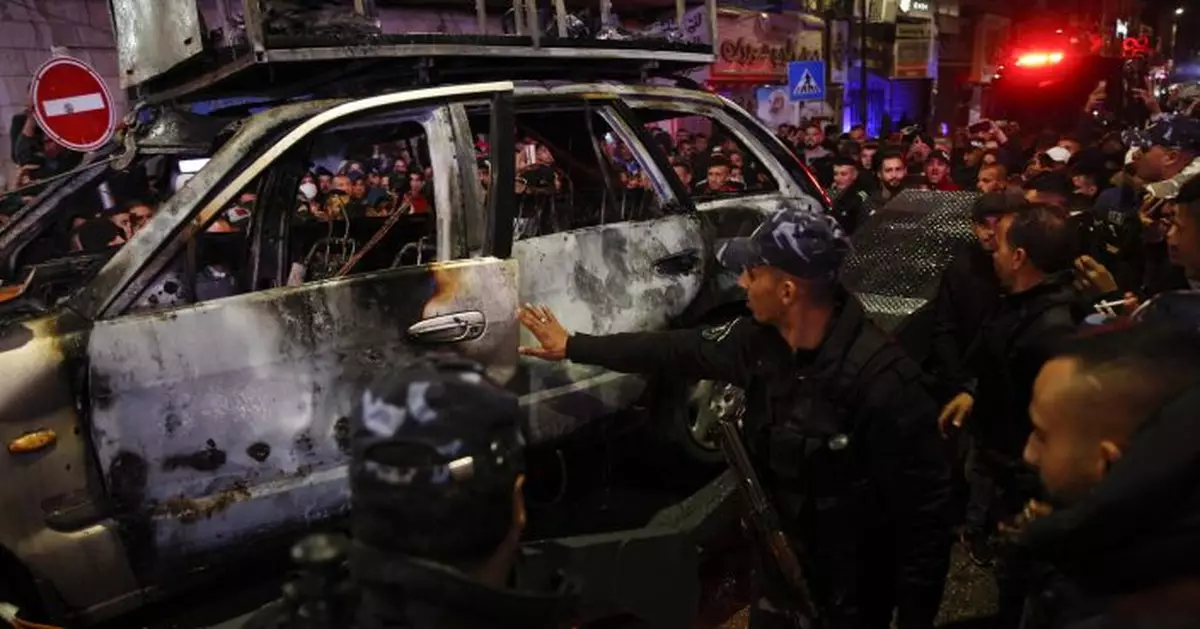 Israeli army: Two Israelis drove into Ramallah, car torched