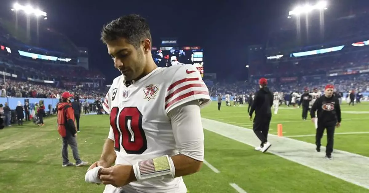 49ers QB Jimmy Garoppolo dealing with injured right thumb