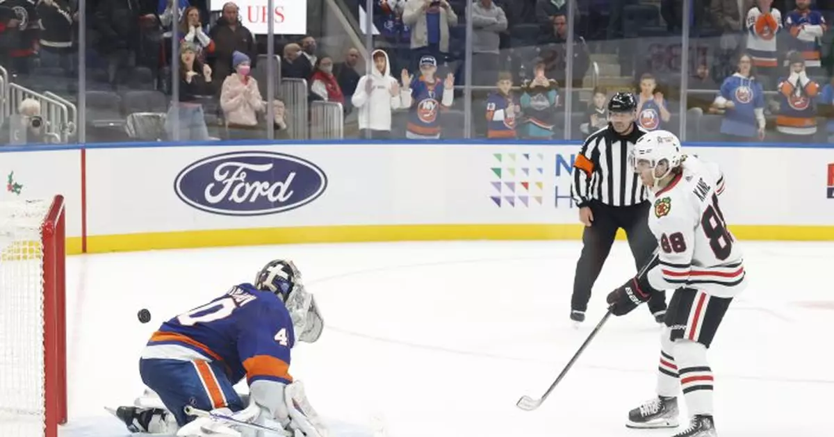 Blackhawks win 3-2 in SO; Islanders lose 11th straight game