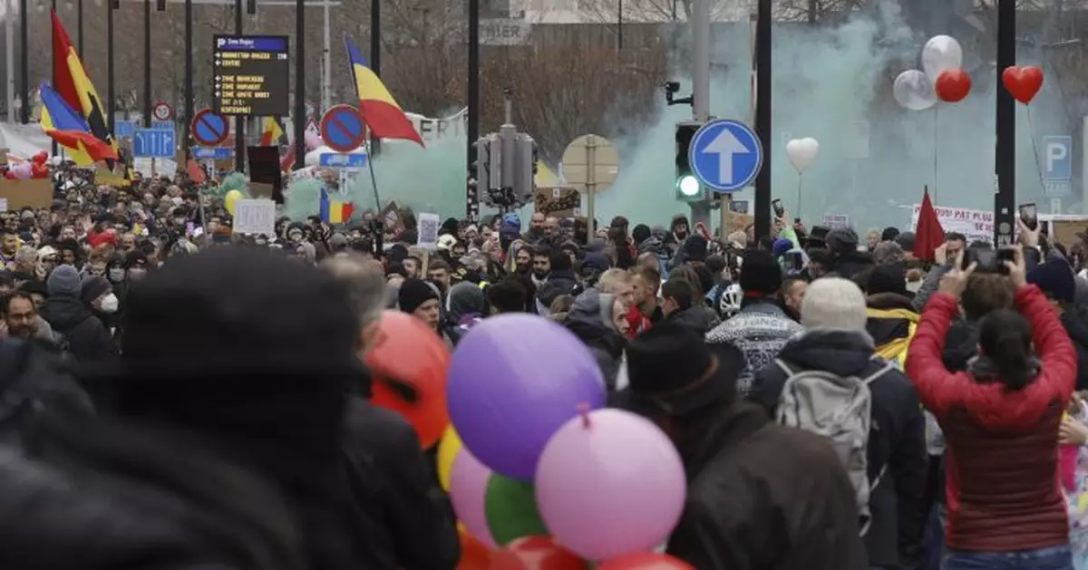 Thousands in Brussels protest renewed COVID-19 restrictions