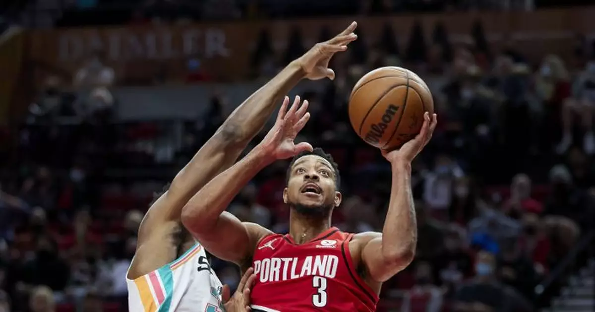 Blazers&#039; McCollum has collapsed lung, out indefinitely