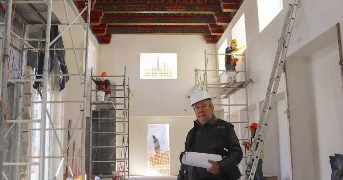 Mexican millionaire builds controversial replica of mansion