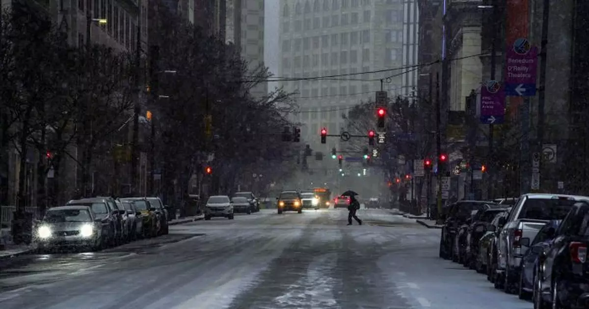 Winter storm whipping East Coast with snow, thunderstorms