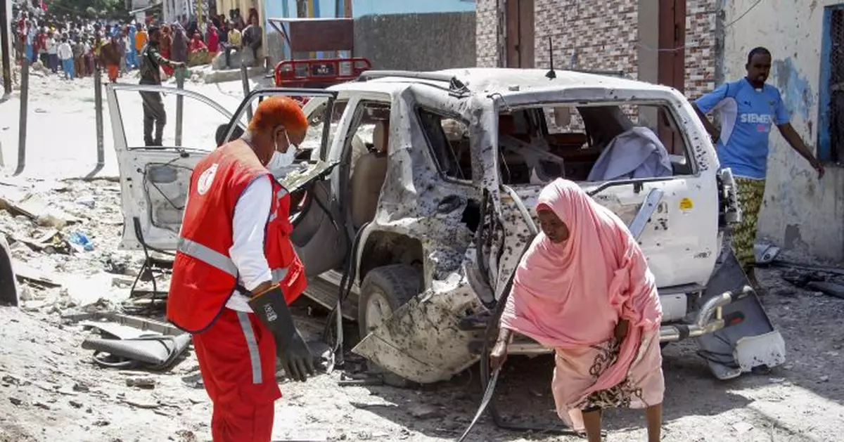 Somalia&#039;s government spokesperson wounded in suicide bombing