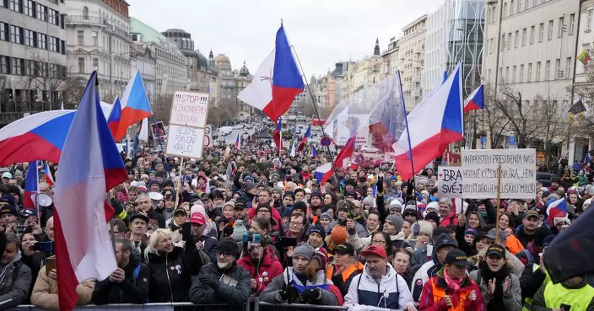 Thousands rally in Prague against vaccination mandate