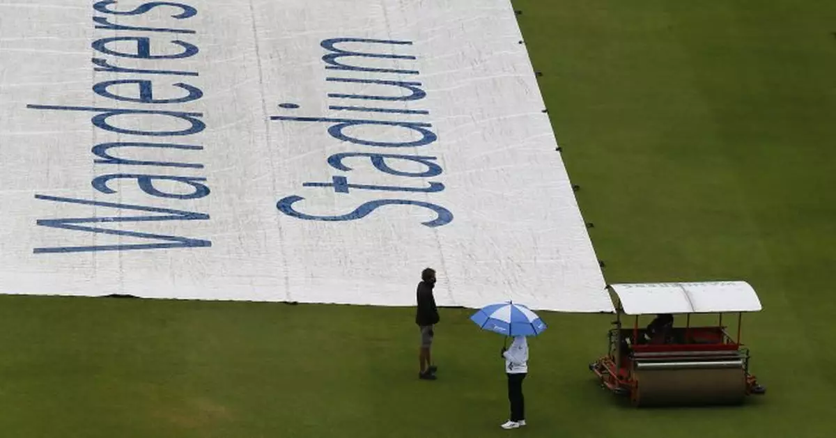 Rain halts 2nd test between South Africa and India
