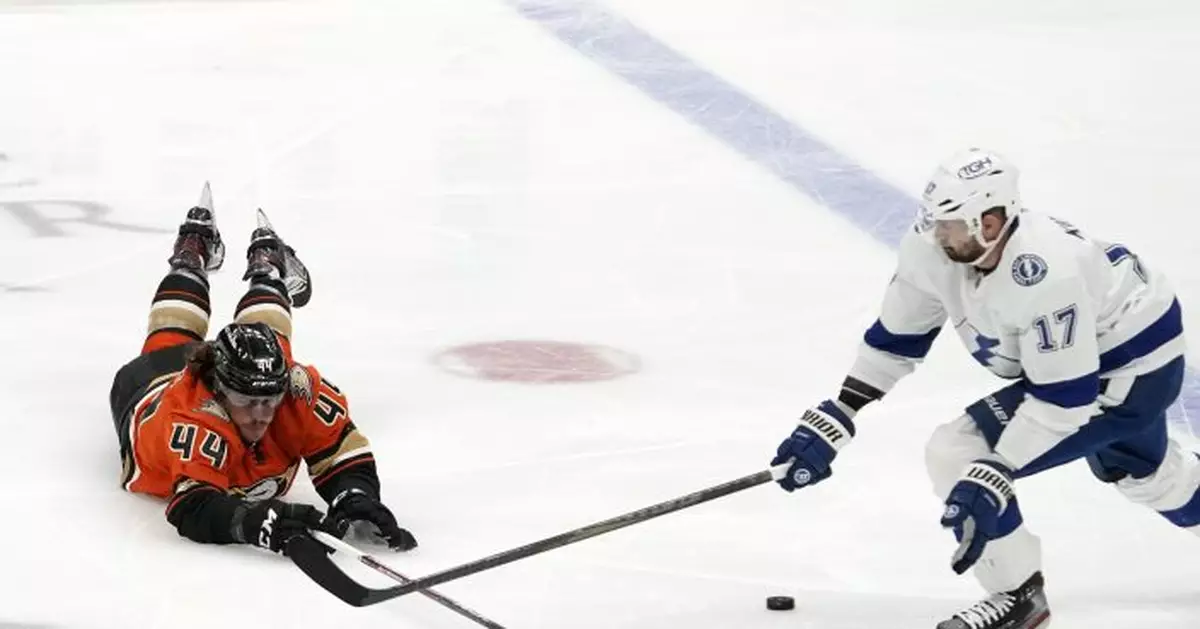 Grant&#039;s 2 goals lead Anaheim Ducks&#039; 5-1 rout of Tampa Bay