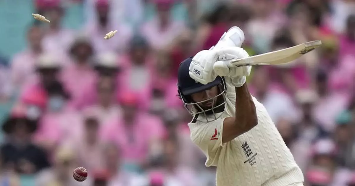 England slump to 36-4 on &#039;Pink&#039; day 3 of 4th Ashes test