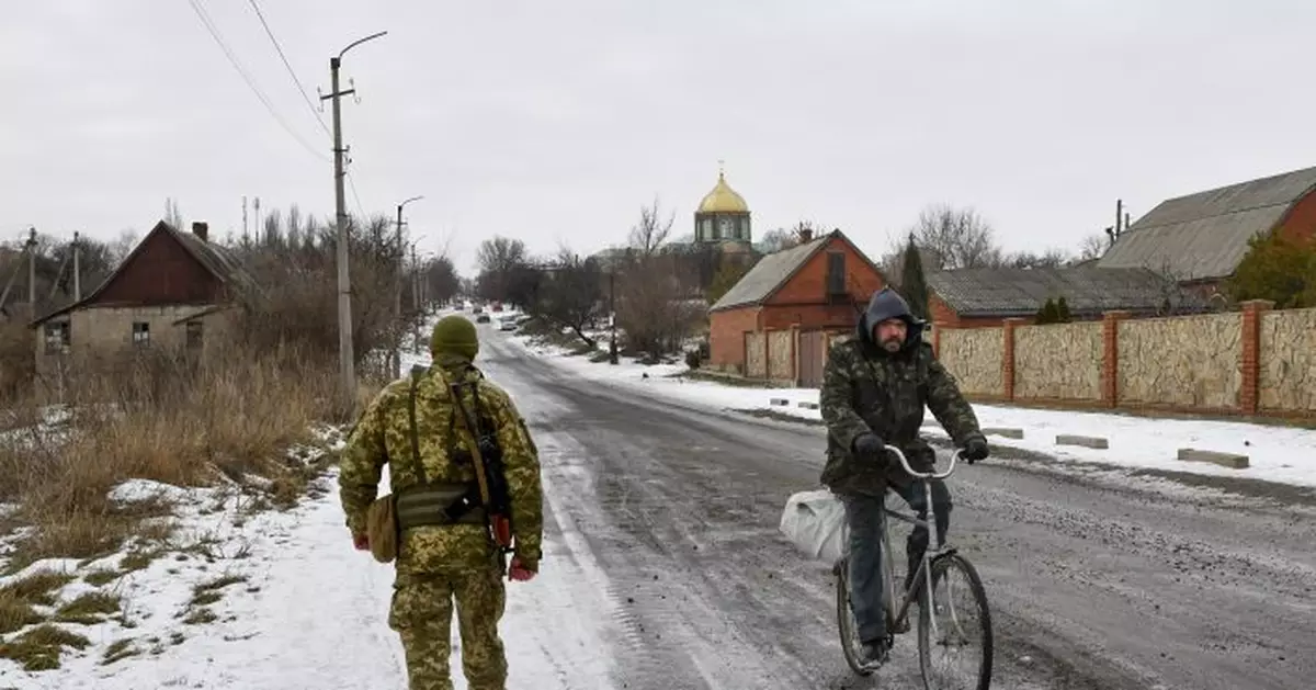 Ukraine&#039;s front line: Where lives turn on distant decisions
