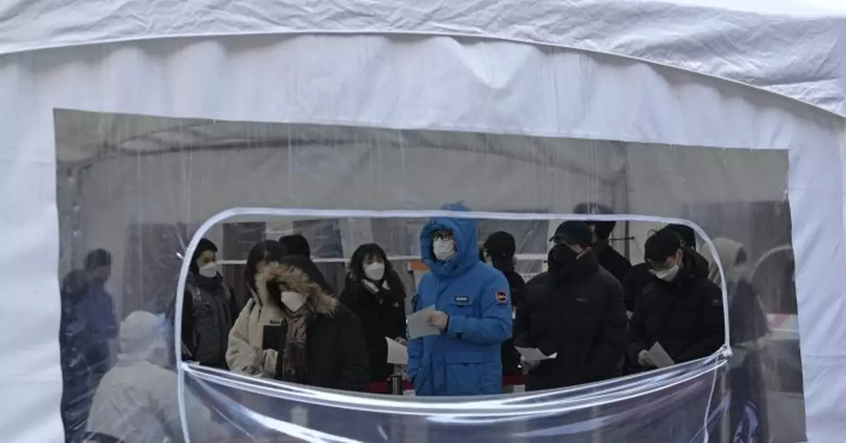 S. Korea keeps crowd limits as omicron causes 25-fold spike