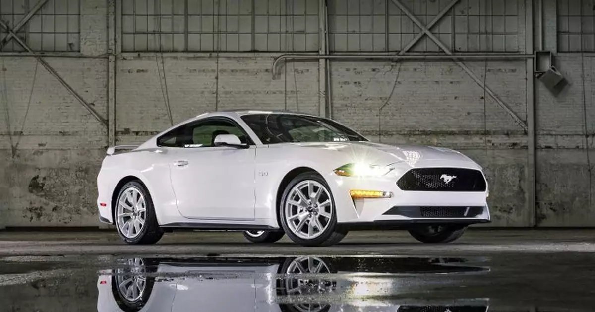 Edmunds: Enjoy the V8-powered coupe while it&#039;s still around