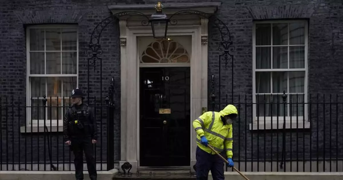 UK&#039;s Boris Johnson ends week of turmoil in weakened position