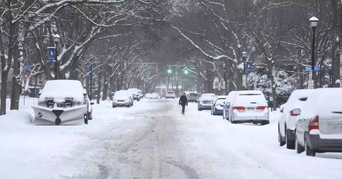 Snow moves into Northeast; a foot possible in many areas
