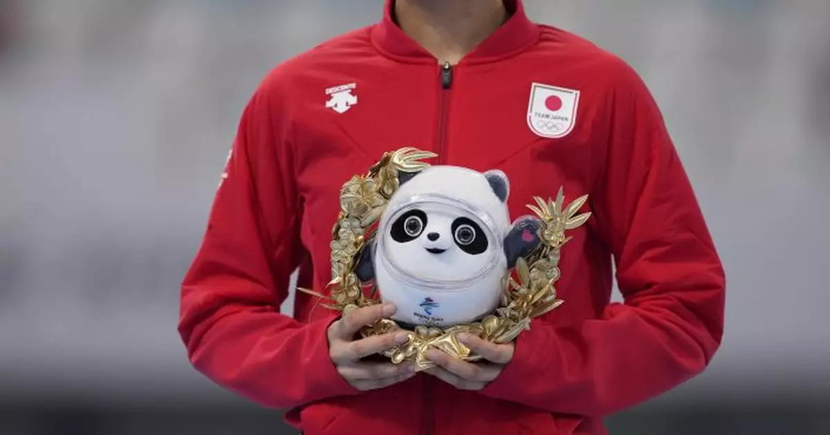 BEIJING SNAPSHOT: Olympic winners get plush panda then medal