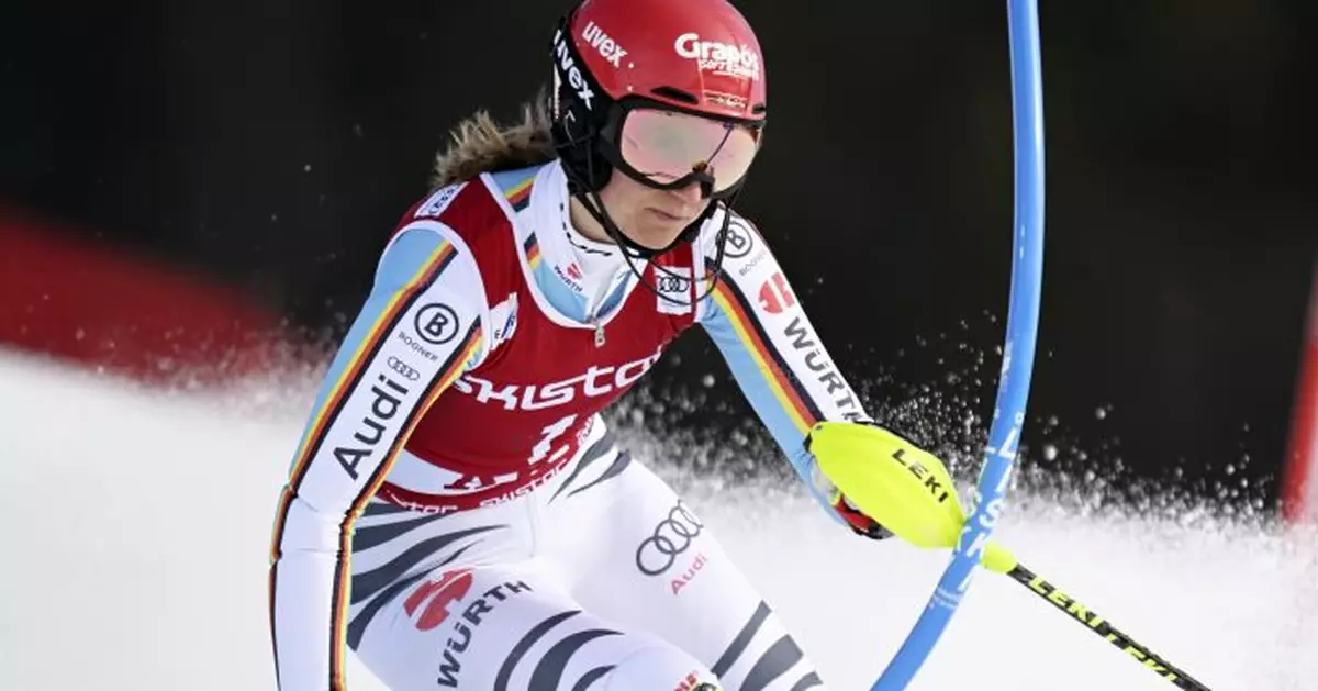 Dürr leads World Cup slalom ahead of Vlhová, Shiffrin