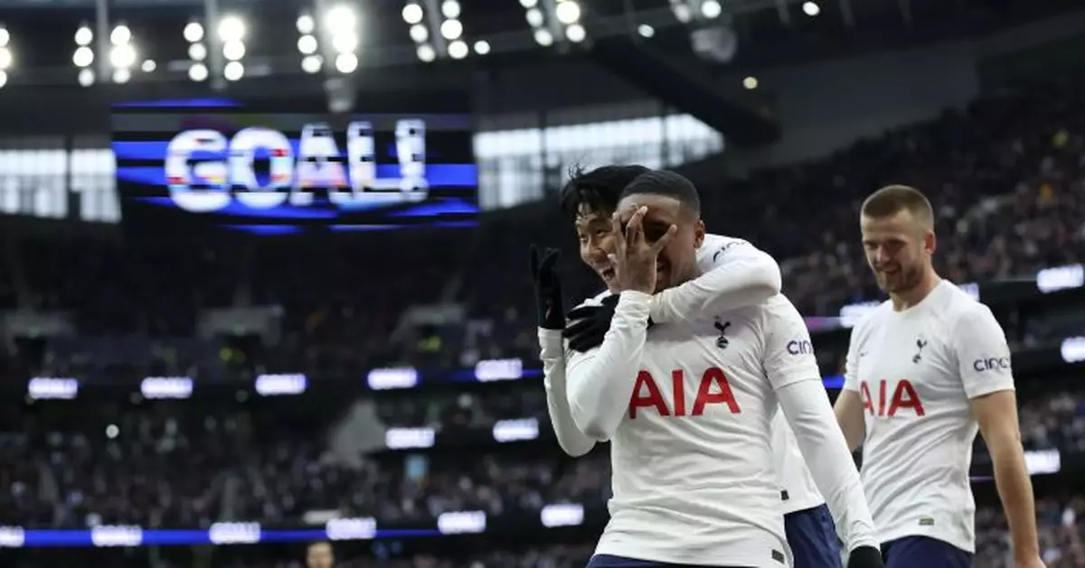 Free-scoring Tottenham soars into EPL top 4