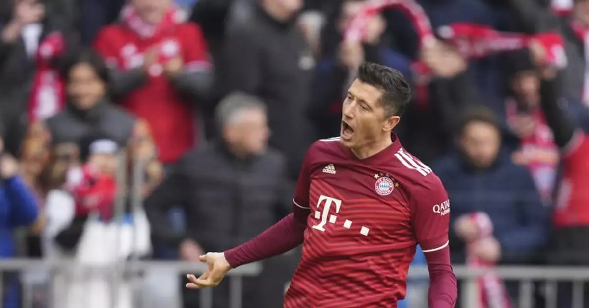 Lewandowski scores late as Bayern beats Augsburg 1-0