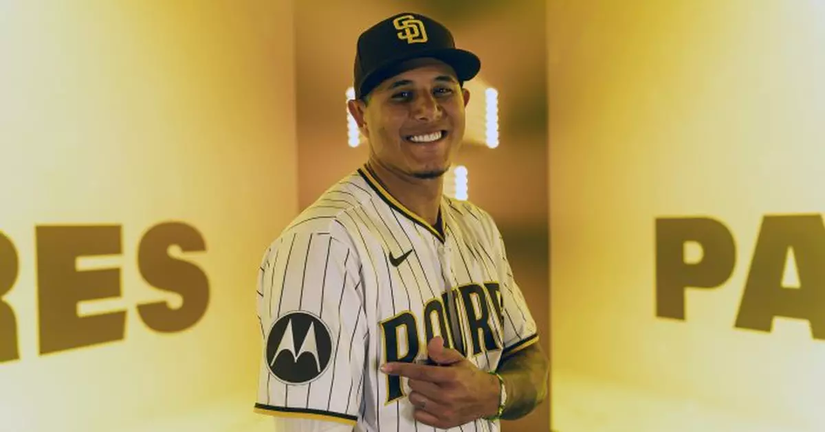 Padres 1st MLB team to reach uniform ad deal, with Motorola