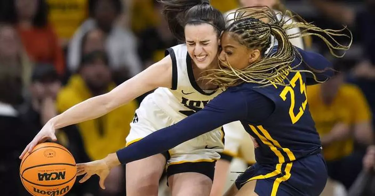 Caitlin Clark of Iowa is the AP Player of the Year in women's hoops for the 2nd straight season