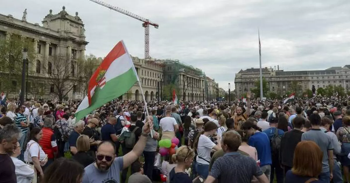 Challenger to Hungary's Orbán announces new political alternative to tens of thousands of supporters