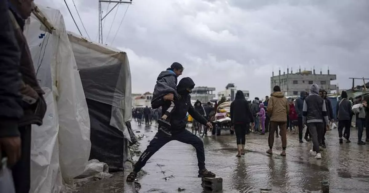 'We have nothing.' As Israel attacks Rafah, Palestinians are living in tents and searching for food