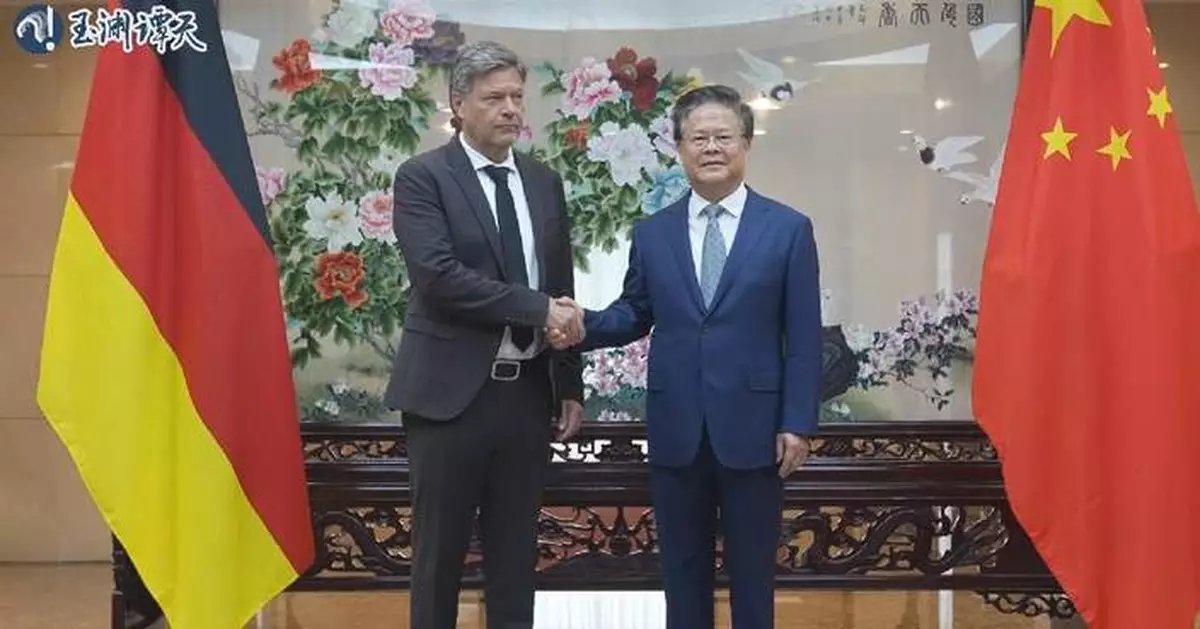 Head of China's top economic planner meets German vice chancellor