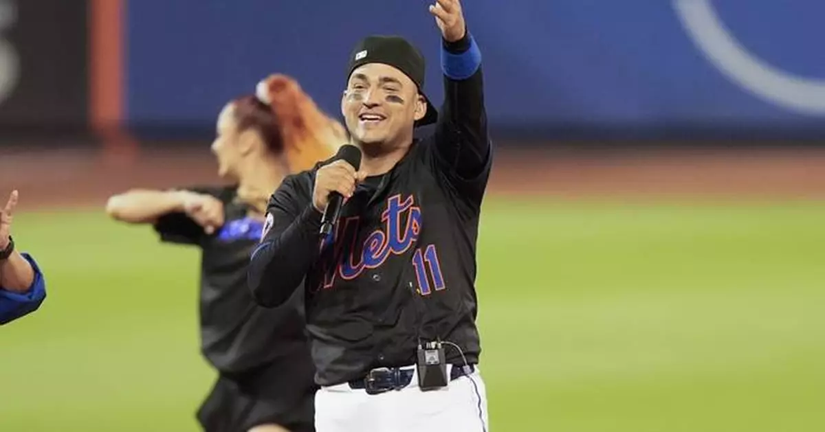 OMG! Mets infielder Jose Iglesias performs his song after win