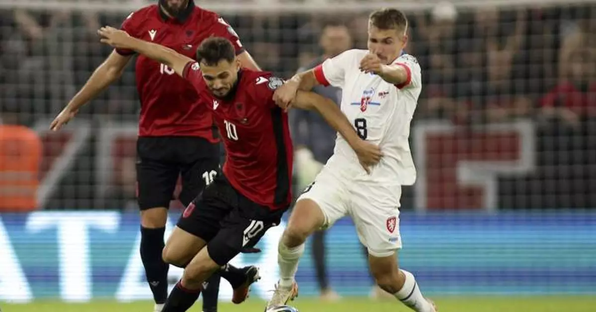 Czech Republic midfielder Michal Sadílek injures his leg while riding a bicycle, will miss Euros