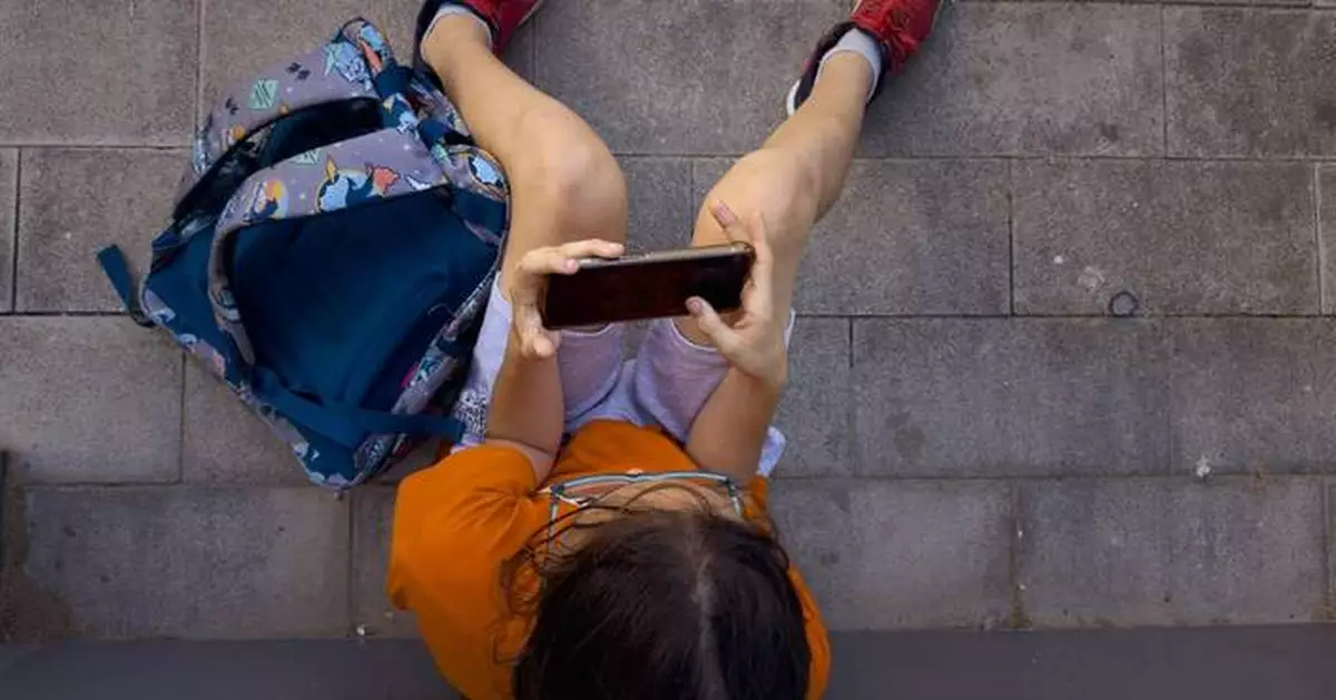 Should young kids have smartphones? These parents in Europe linked arms and said no