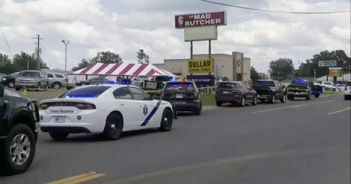 Shooting at grocery store in Arkansas kills 3 and wounds 10 others, police say