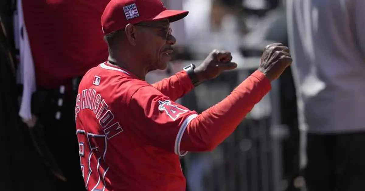 Ron Washington gifted ball by Kevin Pillar from the final out of the Angels' final Coliseum visit