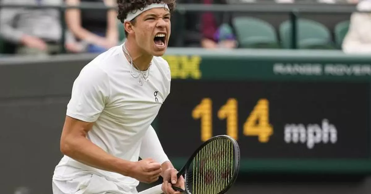 Ben Shelton wins another 5-setter to match Dad at Wimbledon: 'We're back, Big Dog!'