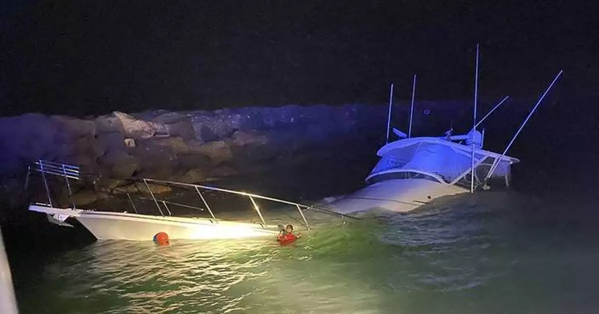 Power boat crashes into Southern California jetty, killing 1 and injuring 10