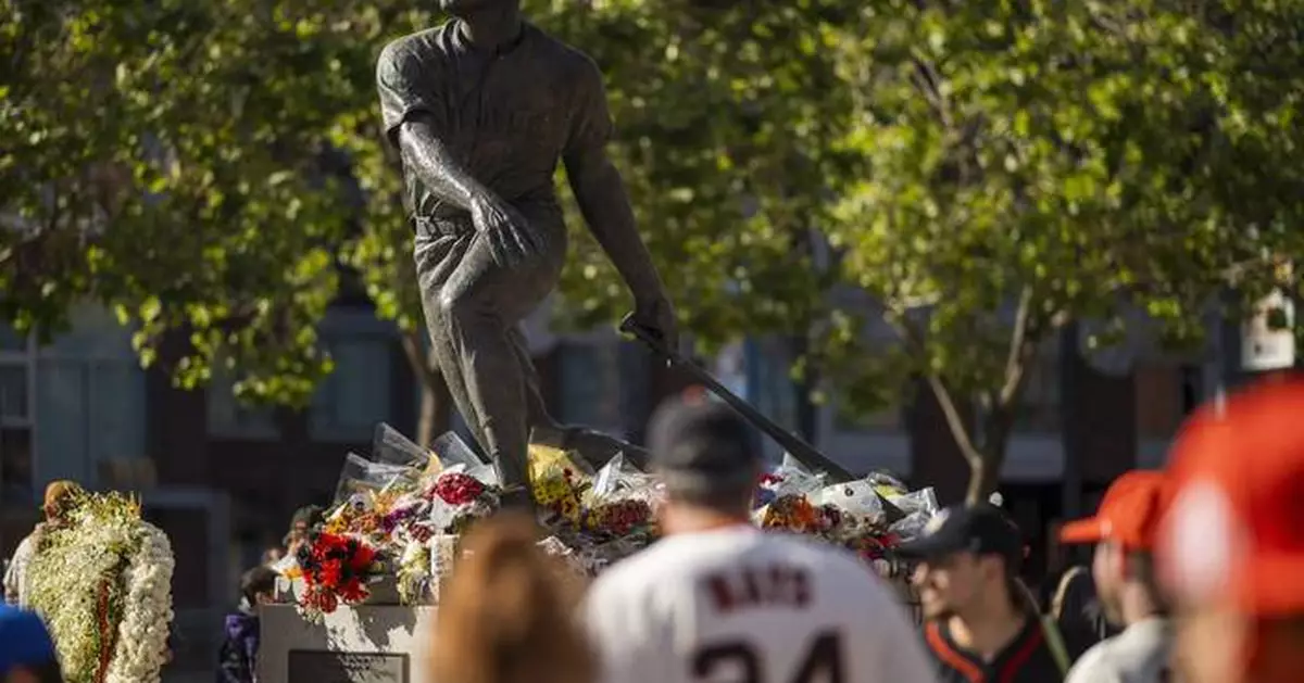 Late Hall of Famer Willie Mays receives final military honors for his U.S. Army service