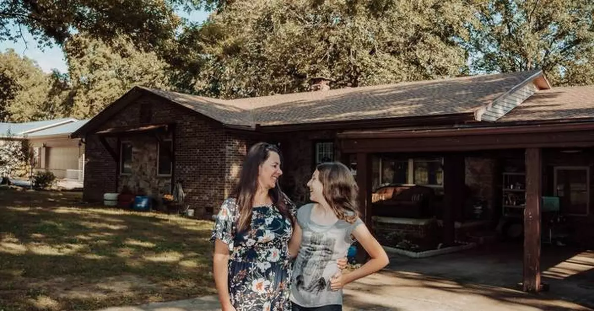 Arkansas Homeowner Receives FORTIFIED-Designated Roof from Federal Home Loan Bank of Dallas and Simmons Bank