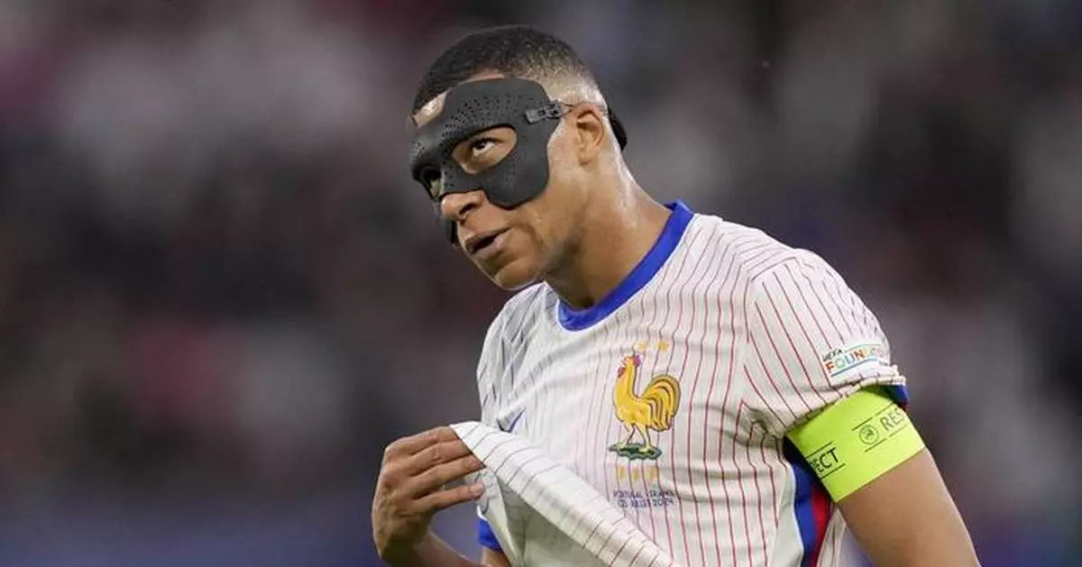 Kolo Muani has tried Mbappé's protective mask and it was an eye-opener: 'You really see nothing'