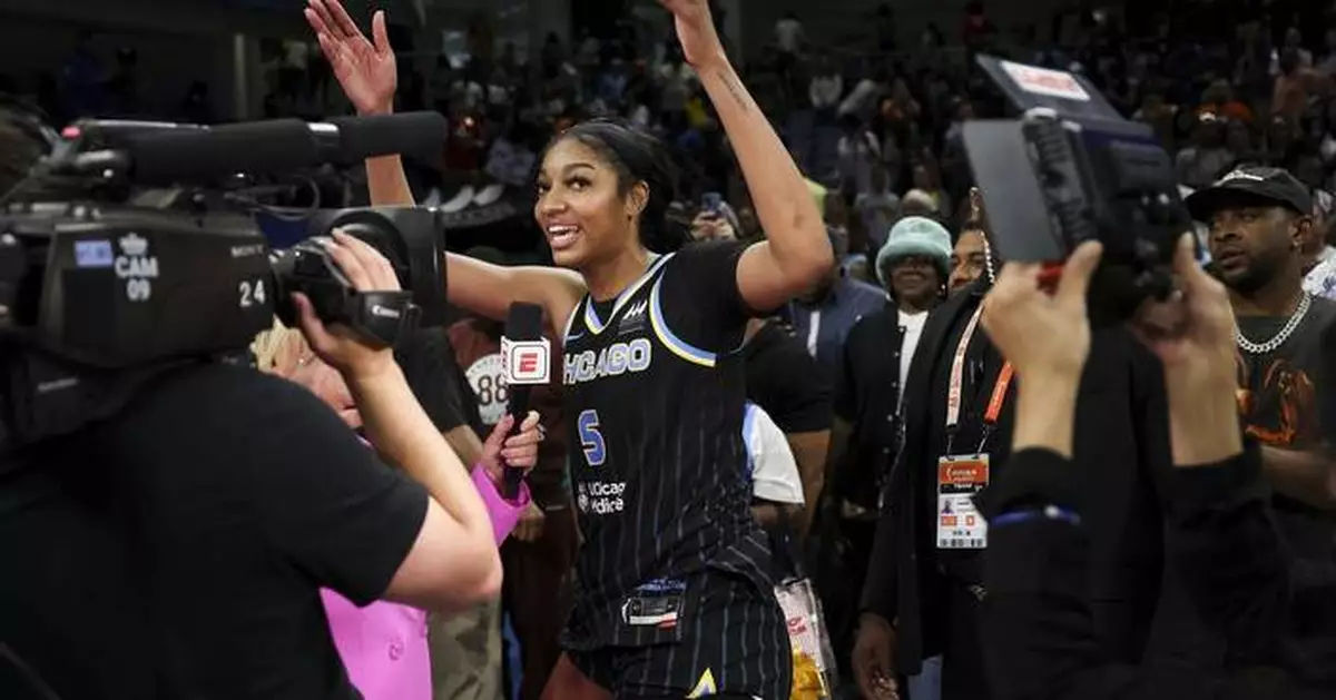 Chennedy Carter scores 33, Angel Reese extends double-double streak to 12 as Sky beat Storm 88-84