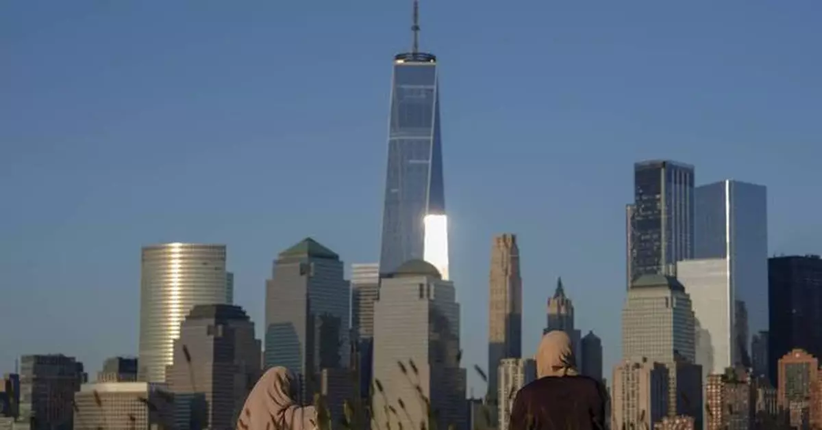 A meteor streaked over the NYC skyline before disintegrating over New Jersey