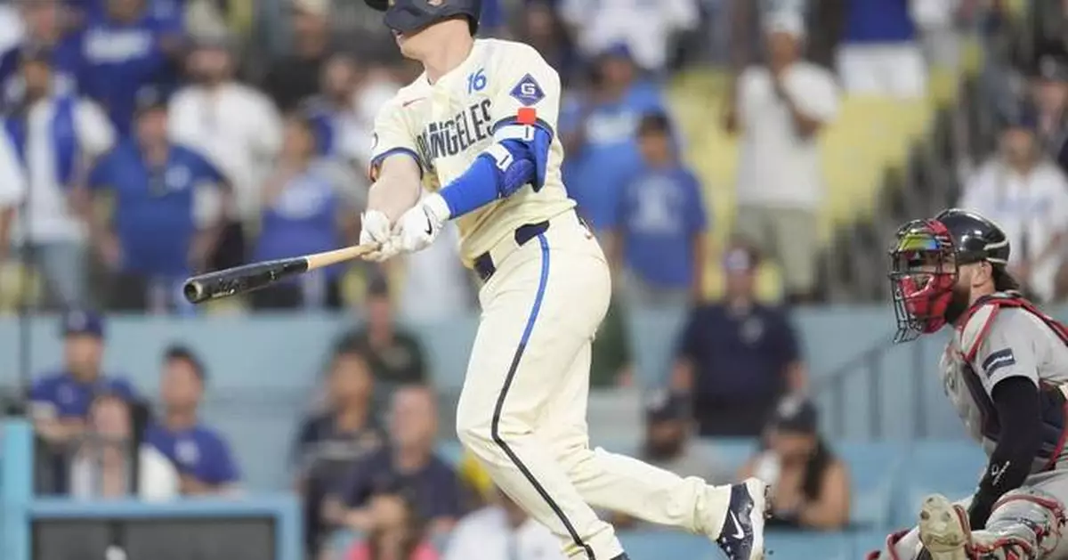 Hernández and Smith rally Dodgers past Red Sox 7-6 in 11 innings