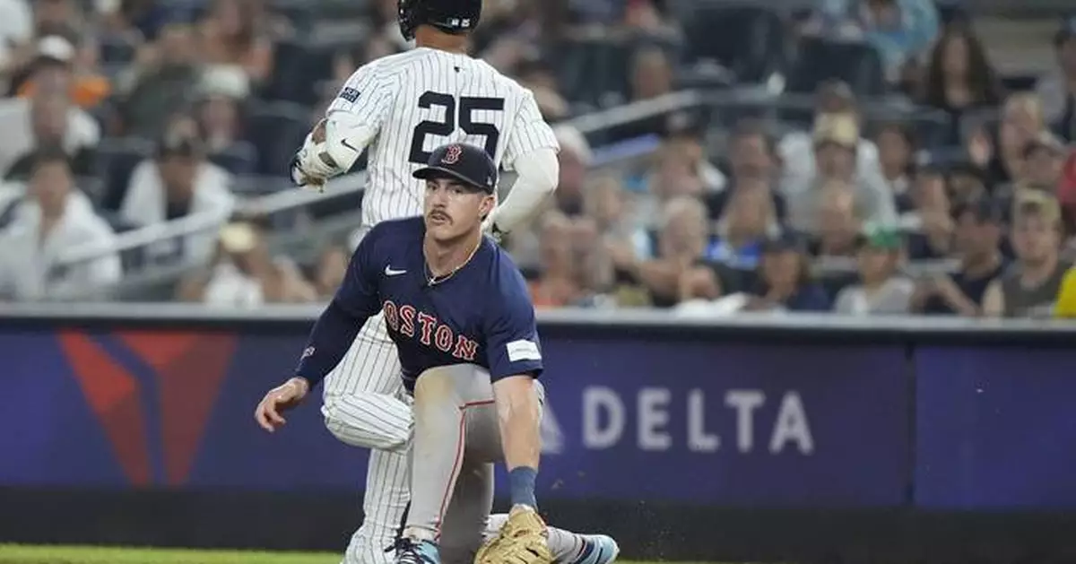 Yankees' Gleyber Torres leaves game vs. Red Sox after aggravating his right groin