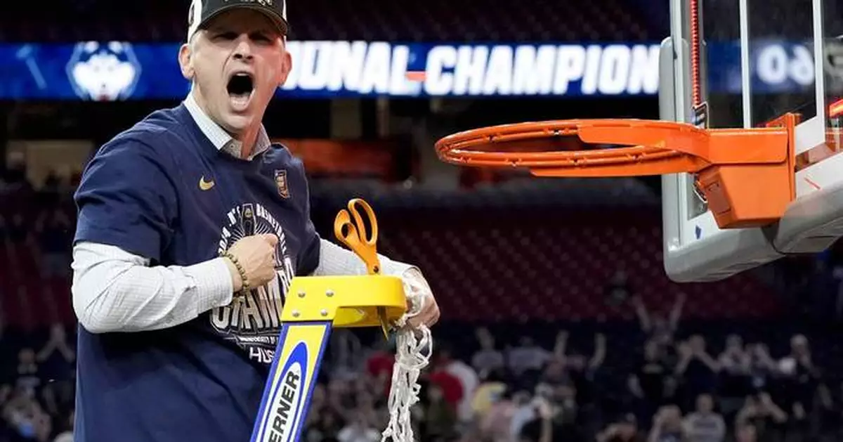 UConn, coach Dan Hurley agree to 6-year, $50 million deal a month after he spurned offer from Lakers