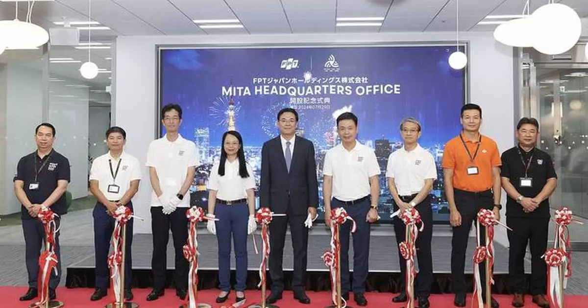 FPT Cuts Ribbon on New Japan Headquarters