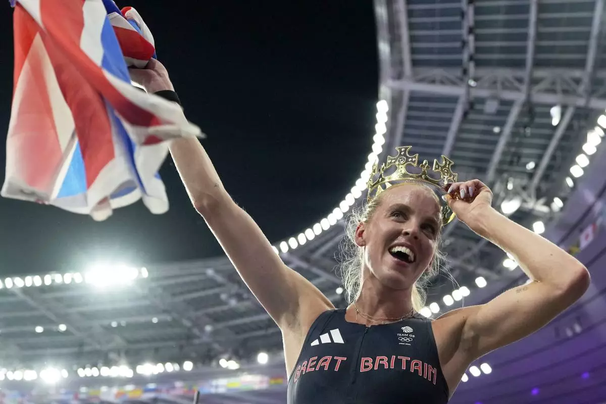 Keely Hodgkinson, of Britain, celebrates after winning the gold medal in the women's 800 meters final at the 2024 Summer Olympics, Monday, Aug. 5, 2024, in Saint-Denis, France. (AP Photo/Ashley Landis)
