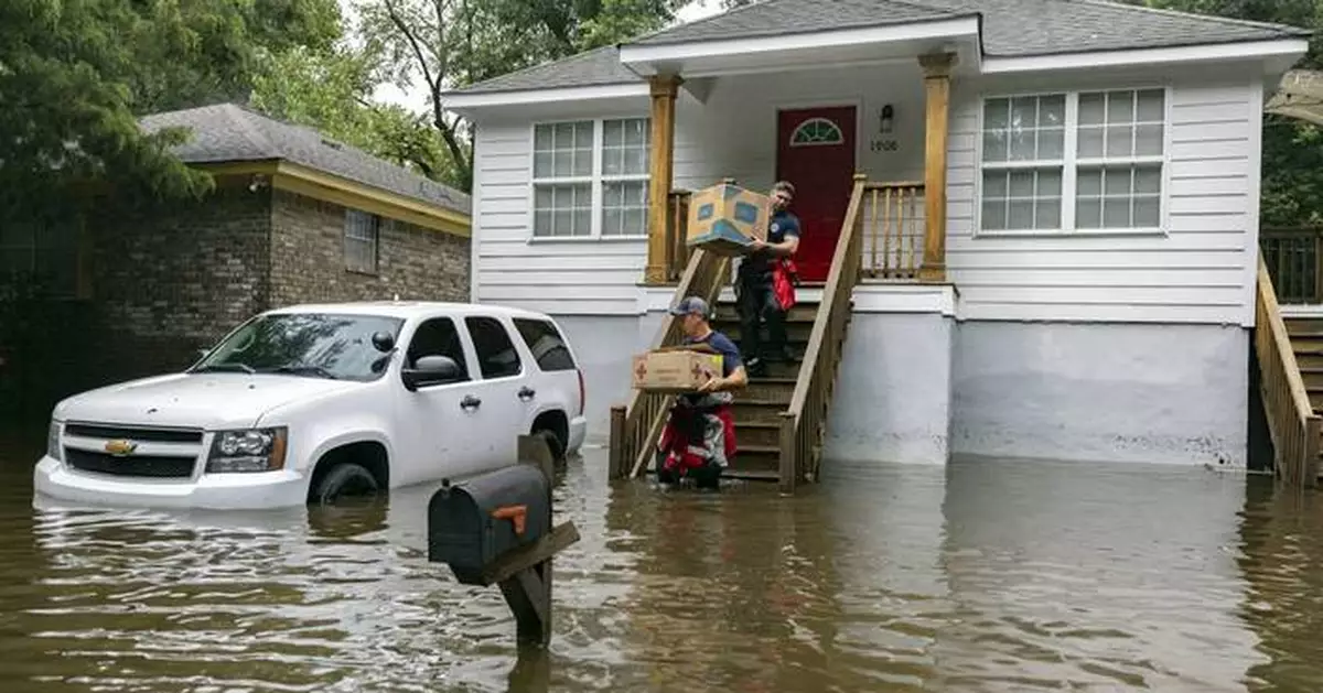 The Latest: Tropical Storm Debby lingering over Georgia and the Carolinas