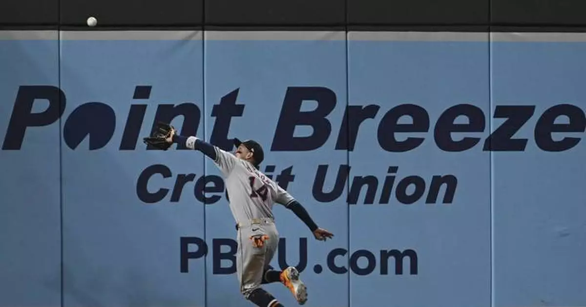 Houston's Mauricio Dubón leaves game after slamming into the wall while making sensational catch