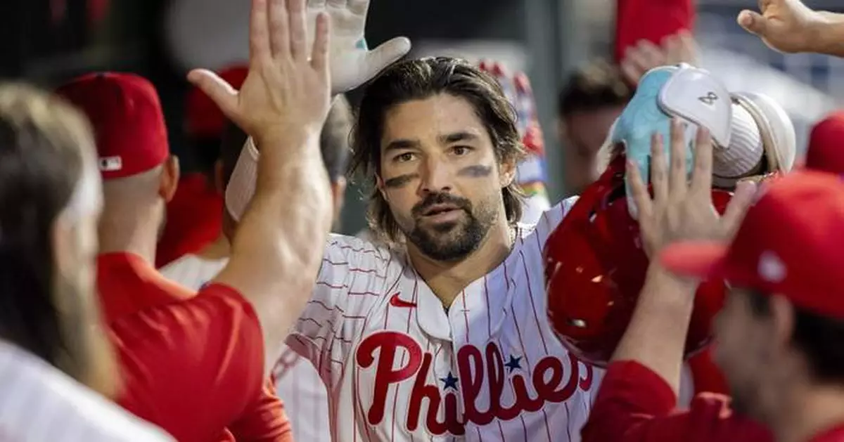 Nola tosses 7 shutout innings, Castellanos hits 3-run homer in Phillies' 5-0 win over Astros