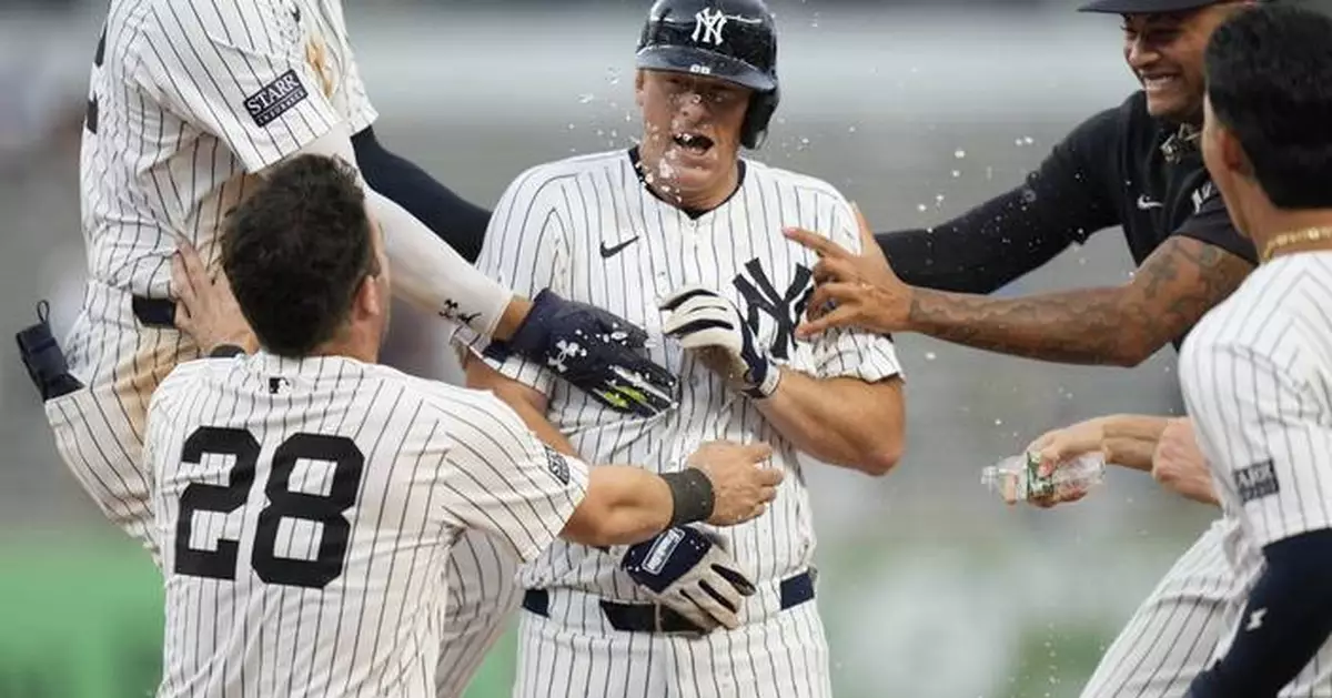 LeMahieu's single in the 10th inning gives the Yankees 4-3 win over the Blue Jays