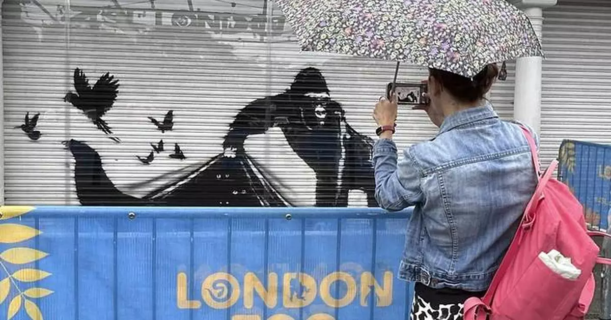 'Banksy woz ere.' London Zoo is the latest to remove street artist's animal mural for protection