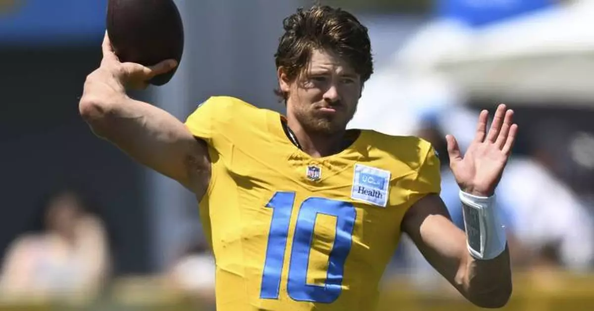 Chargers QB Justin Herbert will miss at least 2 weeks because of a right foot injury