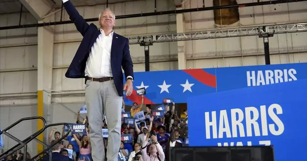 Walz touts Nebraska roots in visit to his home state where there's a battle over one electoral vote